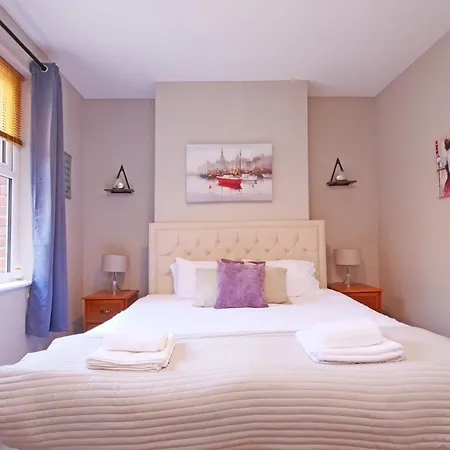 Ashville Grange Sleeps 10 Large Beautiful House Holiday home *