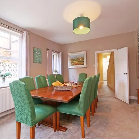 Ashville Grange Sleeps 10 Large Beautiful House * Scarborough