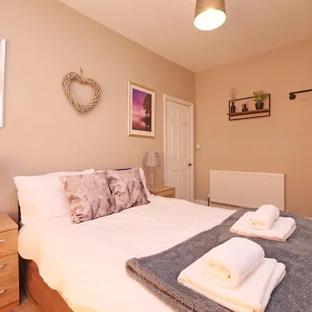 بيت للعطل Ashville Grange Sleeps 10 Large Beautiful House سكرابورو