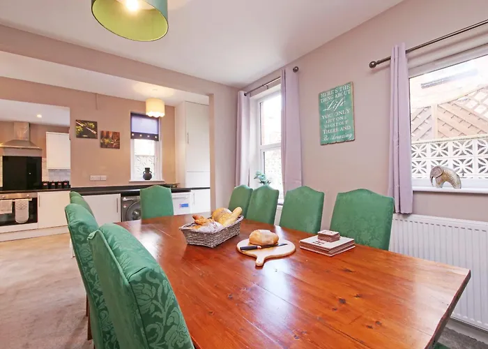 Ashville Grange Sleeps 10 Large Beautiful House Scarborough