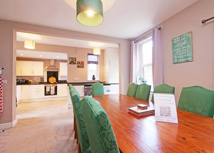 Ashville Grange Sleeps 10 Large Beautiful House * Scarborough