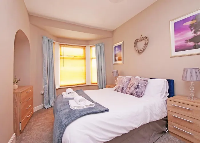 Ashville Grange Sleeps 10 Large Beautiful House * Scarborough