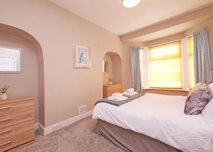 Ashville Grange Sleeps 10 Large Beautiful House * Scarborough