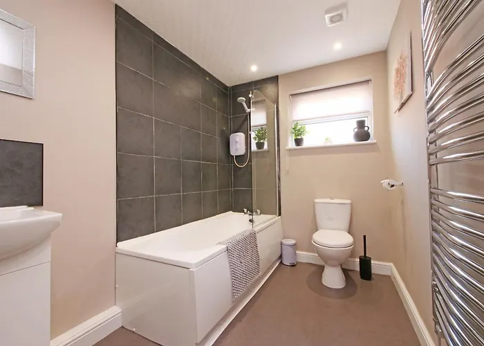 Ashville Grange Sleeps 10 Large Beautiful House * Scarborough